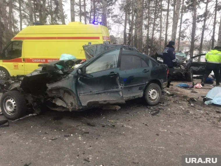 Машину буквально разорвало от удара