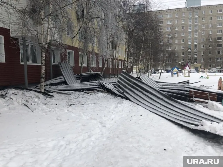 В чердачном помещении 3-го подъезда произошло короткое замыкание в оборудовании, которое принадлежит «Метросети»