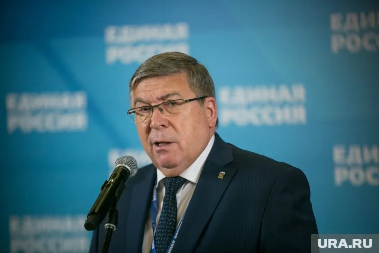 Педофилов нужно принудительно кастрировать, считает сенатор Валерий Рязанский