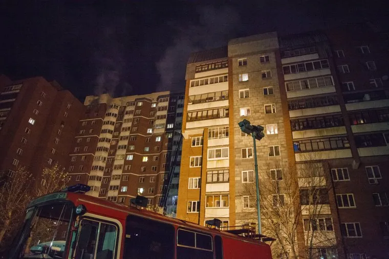 Пожар в 16-этажном доме на улице Таежной. Екатеринбург, улица таежная11, улица техническая68