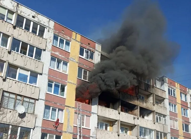 Общая площадь пожара составила около 90 квадратных метров