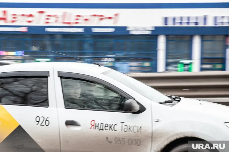 Потушить автомобиль водителю помогли очевидцы