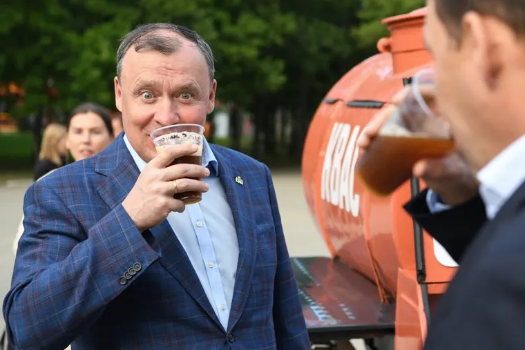 Евгений Куйвашев в парке Маяковского. Екатеринбург