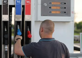 Нефтетрейдер из ХМАО распродает заправки из-за расширения бизнеса