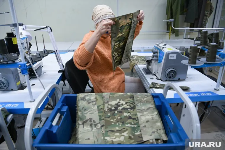 Открытие швейного цеха - инициатива волонтеров группы "Шадр" (архивное фото)