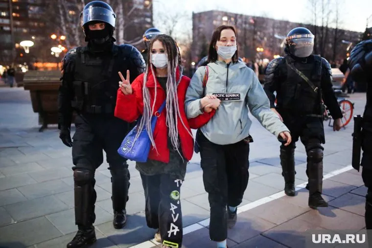 После несанкционированного митинга 21 апреля в суд Тюмени поступило 15 материалов на задержанных