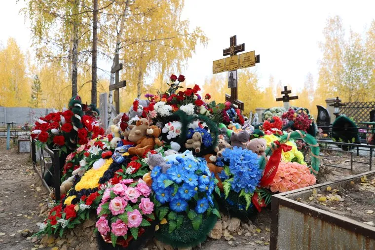 В Кировграде прощаются со зверски убитыми матерью и ее детьми.