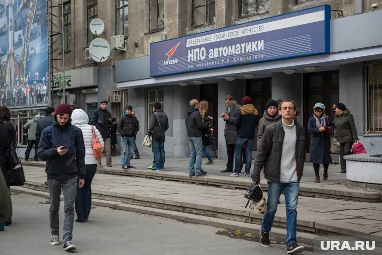 На предприятии продолжают собирать подписи