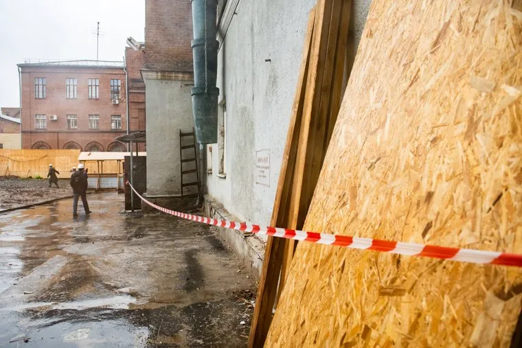 Начало сноса дома на улице Карла Либкнехта, 40. Екатеринбург