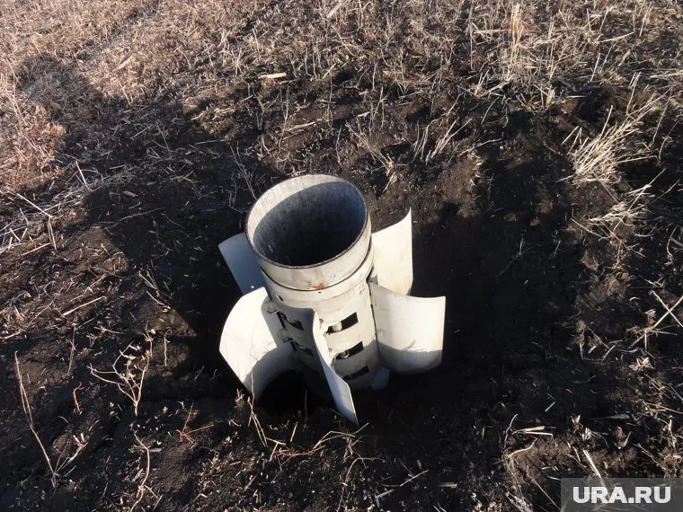 В результате обстрела разрушено здание и сгорел автомобиль