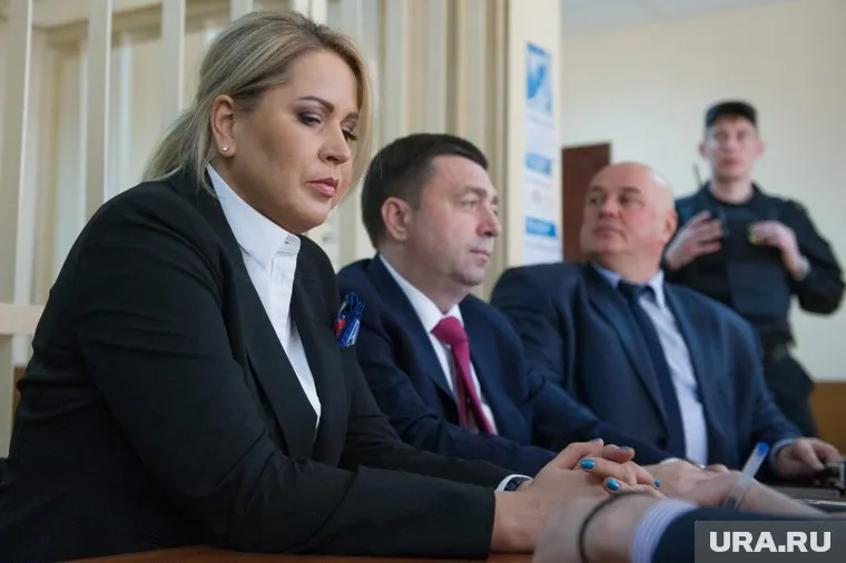 Приговор суда Евгения Васильева выслушала молча, опустив глаза в пол