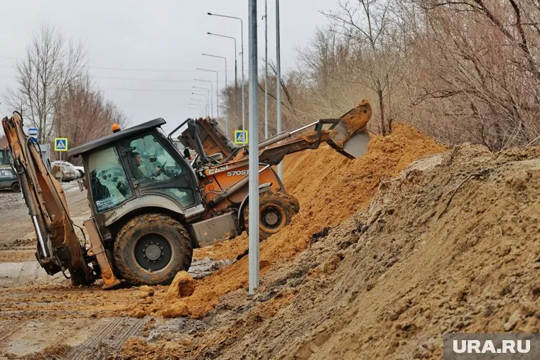 В Кургане строят дамбу, чтобы защитить город от потопа