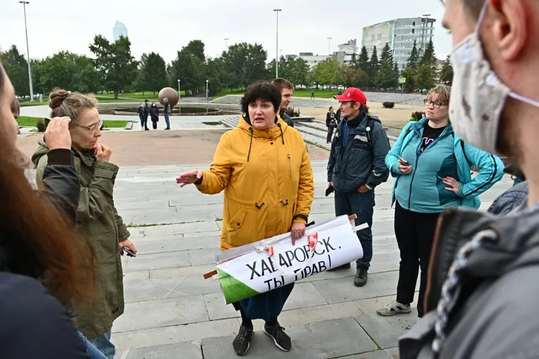 Гражданский сбор на Октябрьской площади. Необр