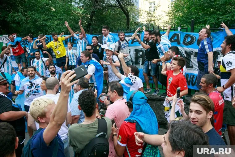 Городские власти уже помогли туристам найти варианты временного размещения