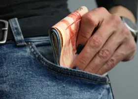 В Кургане сотрудница завода украла из областного бюджета почти полтора миллиона рублей