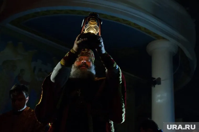 Благодатный огонь доставляют в Свято-Симеоновский собор Челябинска