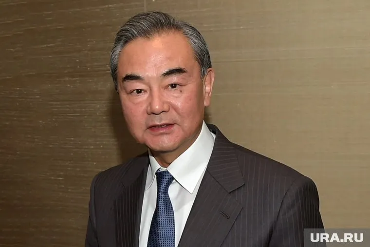 Китай призывает к урегулированию украинского кризиса через диалог и переговоры