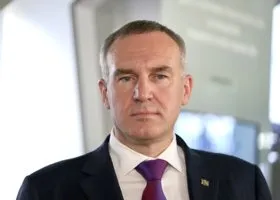 Кухарук поручил обеспечить всем необходимым пассажиров рейса Лондон — Пекин, севшего в Нижневартовске