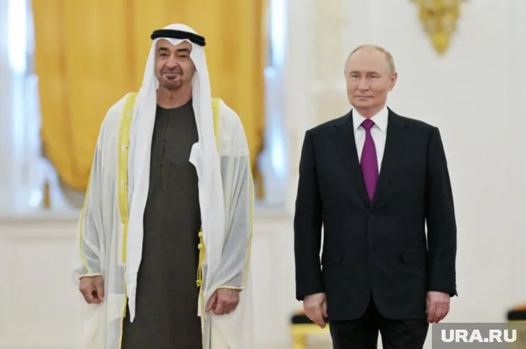 Президенты России и ОАЭ долго и душевно прощались после переговоров в Кремле