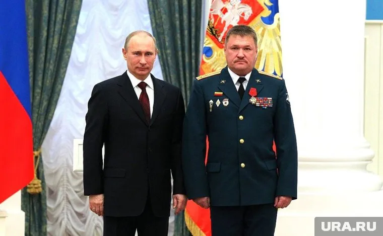 В 2013 году Валерию Асапову орден "За заслуги перед Отечеством" IV степени вручил президент России