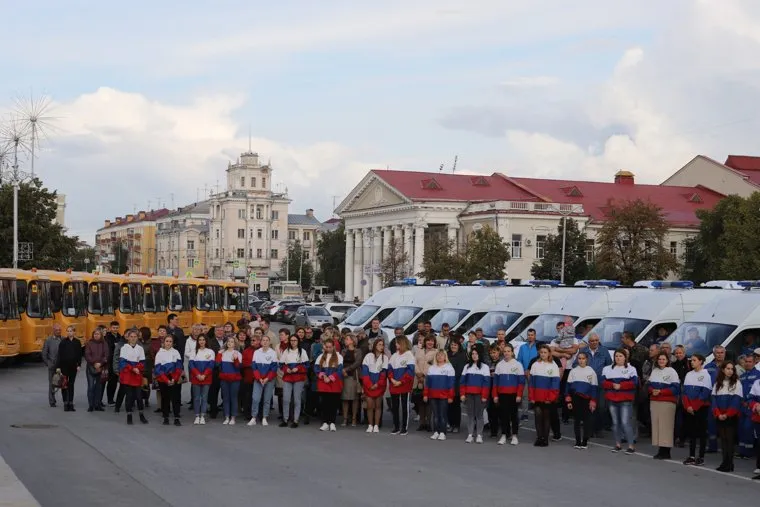 Вручение ключей от новых машин скорой помощ црб. Курган НЕОБР