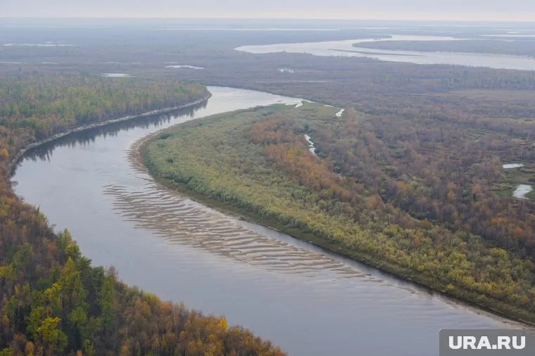 Мост через реку Пур соединит поселки Коротчаево и Уренгой на Ямале (Архивное фото)