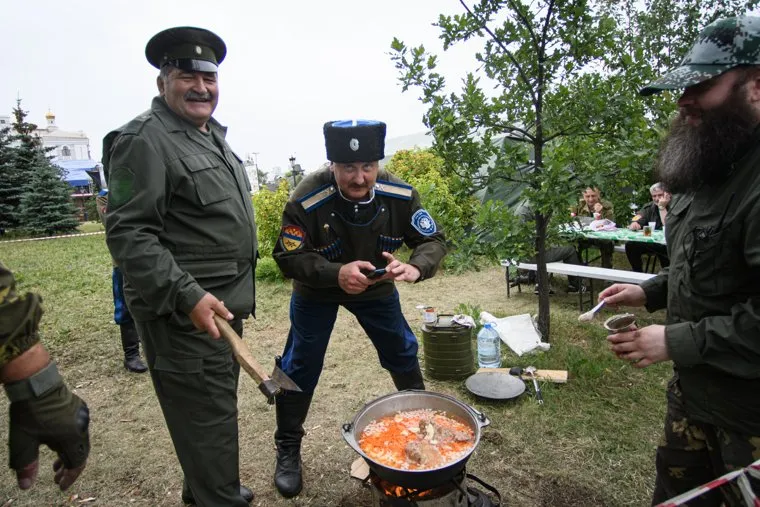 Подготовка к Царским дням у Храма на Крови. Екатеринбург