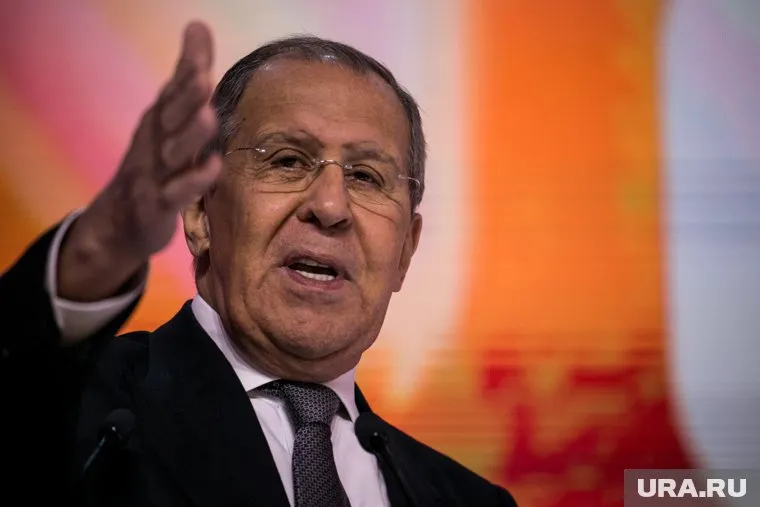 Лавров заявил, что Запад запретил Украине продолжать переговоры с РФ