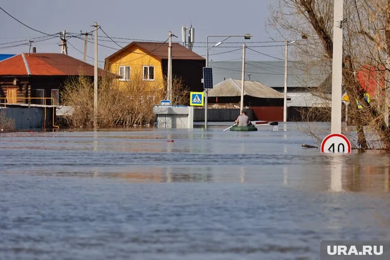 За сутки уровень воды в Кургане упал на девять сантиметров