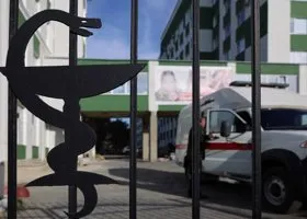 Троих детей, пострадавших в школьной бойне в Челябинске, доставили спецбортом в Москву