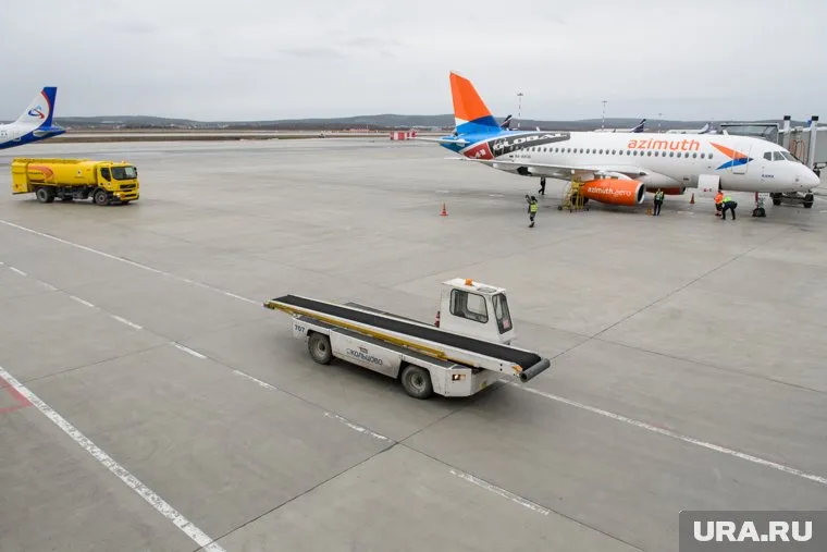 Самолет принадлежит авиакомпании «Азимут»