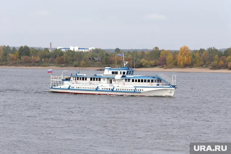 Теплоход регулярно курсирует между Салехардом и селом Катравож