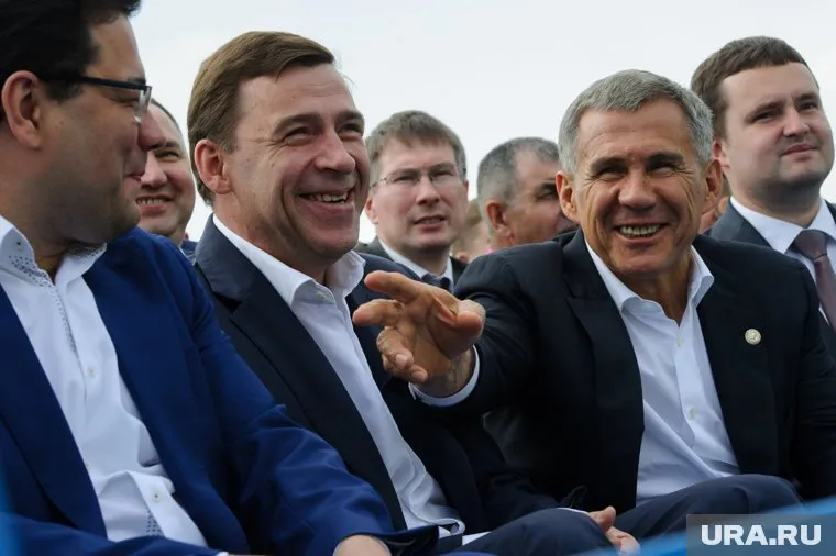 "Сейчас у него ответственная пора и ему нужна ваша поддержка", - призвал земляков Минниханов, говоря о Куйвашеве