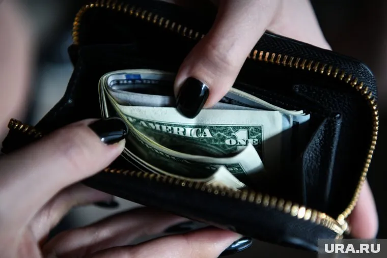 Женщина помогала фонду «Razom for Ukraine»