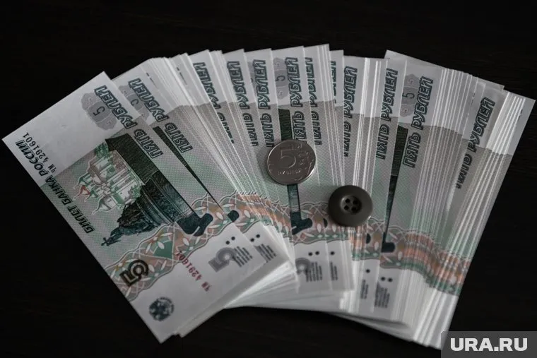 Экономист Остапкович сообщил, что повышение ключевой ставки поможет снизить цены на товары в РФ