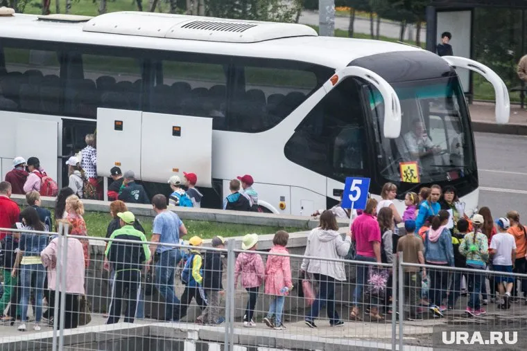 Власти ХМАО отправят детей в летние лагеря, несмотря на закрытые южные аэропорты