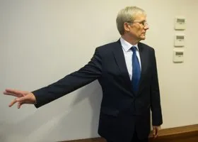 «Король ЖКХ» пошел против прокурора Охлопкова