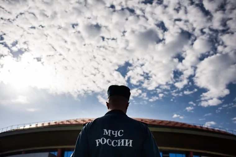 Освящение новой пожарно-спасательной техники подразделений Федеральной противопожарной службы. Екатеринбург, мчс россии, дивс, дворец игровых видов спорта, форма, небо