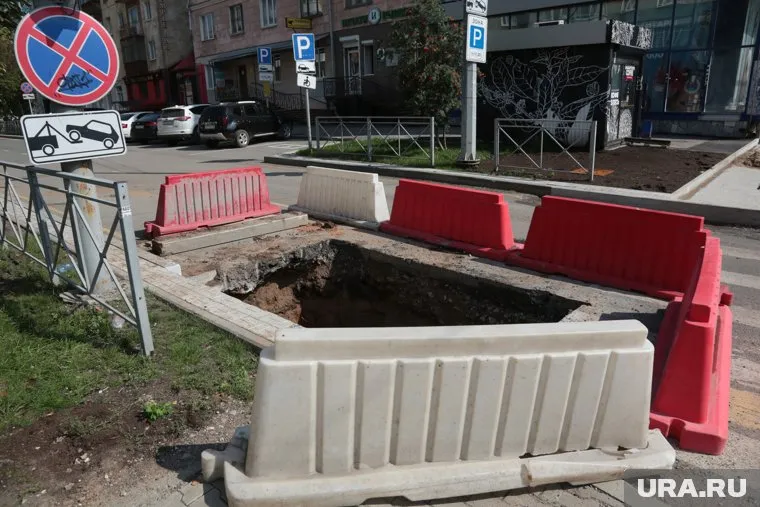 Строители вырыли траншеи перед домами, не предупредив владельцев