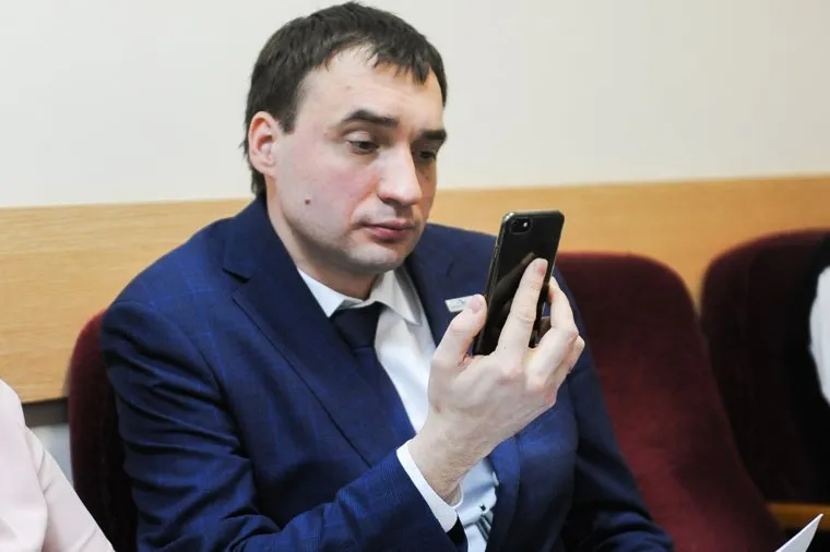 Суд между омбудсменом Шарпиловым и его женой из-за детей. Челябинск