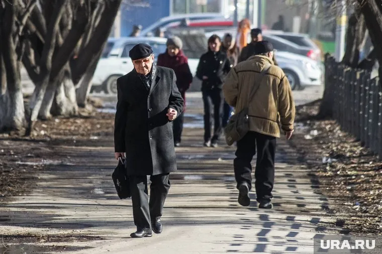 Все работающие пенсионеры старше 65 лет отправлены на больничный