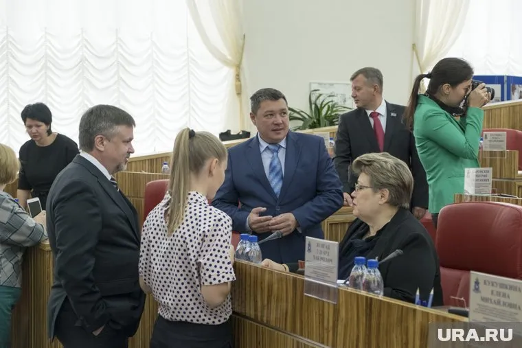 Депутаты встретились за день очередного заседания на коллегиальных собраниях