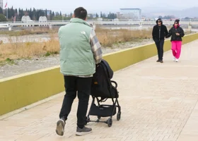 Почти пять тысяч пап из Челябинской области сидят в декрете