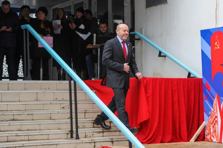 Вскрытие старой и закладка новой капсулы времени с посланием комсомольцев в ПО Полет. Челябинск