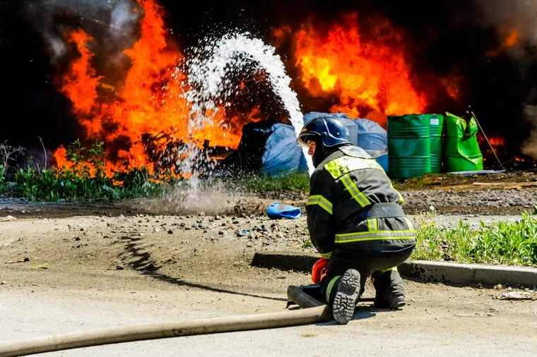 Пожар на пункте приема металлолома. Челябинск