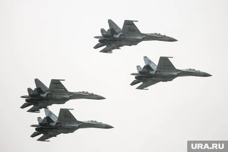 Су-35 не уступают новейшим модификациям F-16