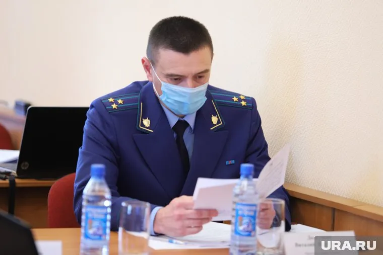 По словам прокурора Кургана Виталия Долгушина, работодатель не в праве увольнять непривитых сотрудников