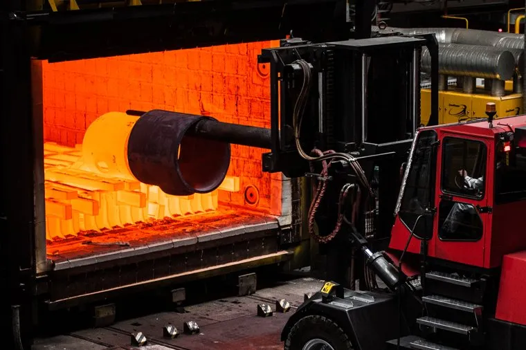 Завод "ЭТЕРНО", цех "Высота 239" Челябинского трубопрокатного завода (ЧТПЗ). Челябинск , печь, трубы, чтпз, промышленность, металлургия, раскаленный металл, производство, завод, черная металлургия, челябинский трубопрокатный завод, цех, завод этерно, горячий цех, изготовление, шсдт, штампосварные детали трубопроводов