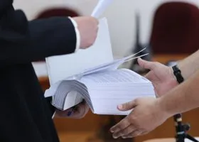 В ХМАО родственники женщины, погибшей в ДТП, год добиваются возбуждения уголовного дела