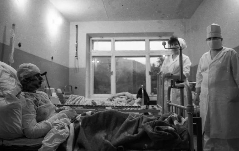 Фото с места железнодорожной катастрофы под Ашой в 1989 году, из архива челябинского фотографа Александра Чуносова. Челябинск